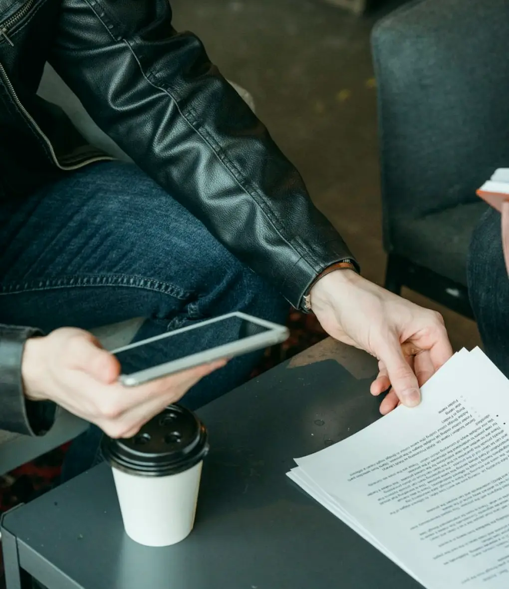 Comment la rubrique Travail prépare et vérifie ses articles